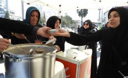 Yeniden Refah Partili Kadınlardan aşure ikramı