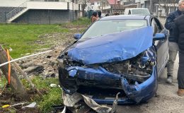 Sokak arasındaki kazada araçlar pert oldu