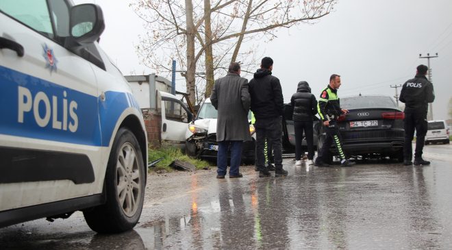 Akyazı’da Trafik Kazasında İki Kişi Yaralandı