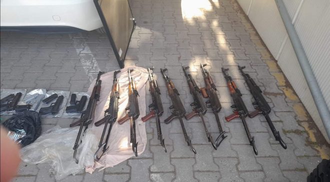 Polis Memuru Silah ve Uyuşturucu Sevkiyatında Yakalandı